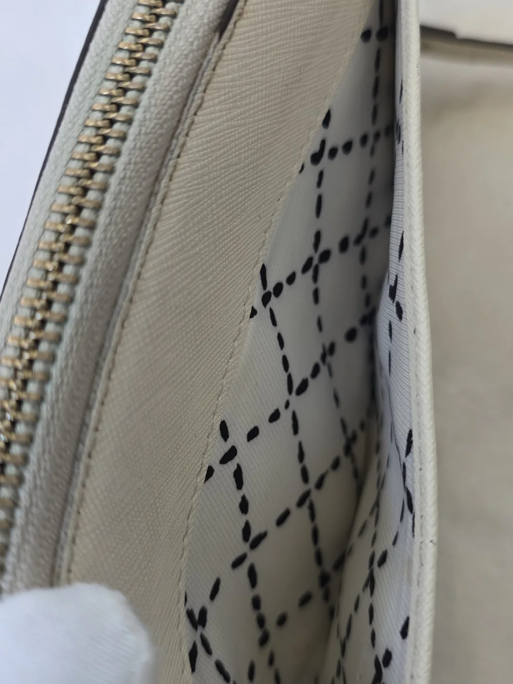 Kate Spade Newbury Lane Neda Zip Around Wallet in Cream Saffiano Leather.